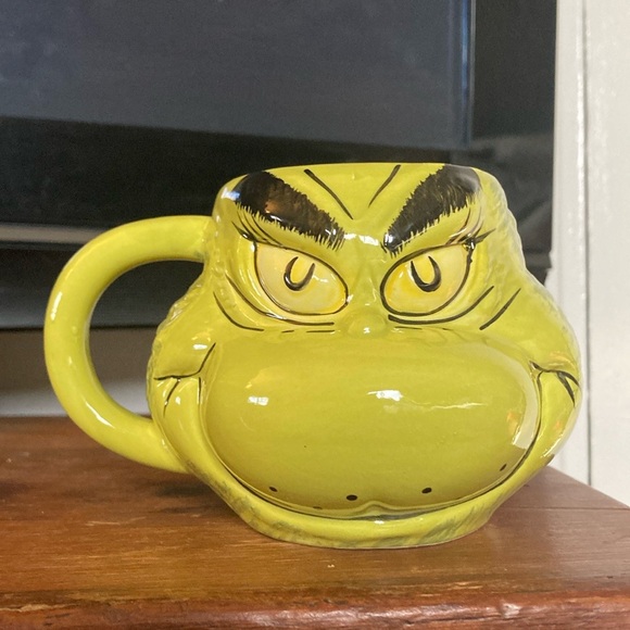 Brand NWT- 18floz- Dr Seuss Ent. The Grinch Hand Painted Ceramic Mug - Picture 4 of 15